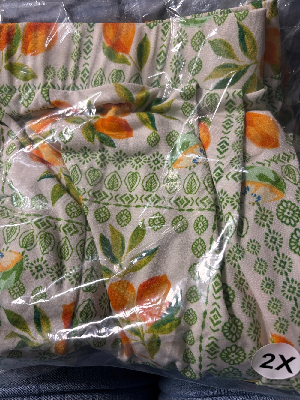 Dear Scarlett Women's Orange Fruit Print  Relaxed Pantsuit - Picture 10 of 10